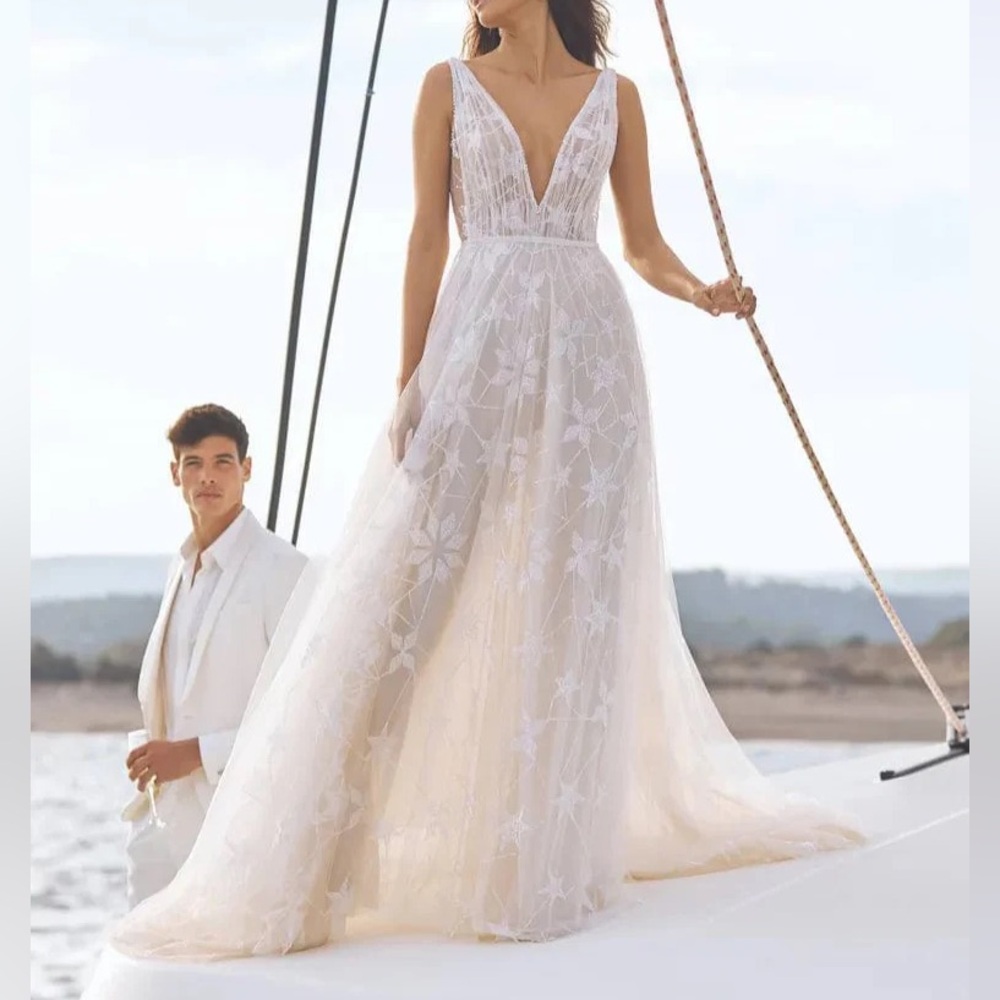Pronovias Makena Flowy Off White Deep‎ V Neck A-Line Wedding Dress Gown Sz 10